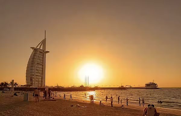 UAE to Experience Gradual Cooling Despite Continued Summer Heat After Suhail Star Rise
